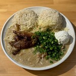 吉田カレー  - きのことチキンのクリームシチュー 大・グリエールチーズ・クリームチーズ・豚ハーフ・ルー増し