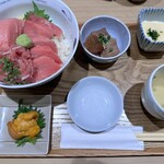 海玄 - 究極の海玄まぐろ丼、生うにトッピングの全容