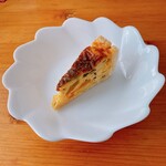 ブランジュリー メメ シモーヌ - Albi：Quiche Citrouille ¥430(税込)
            ※半分に切った状態