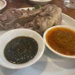 Yanshan Ajibou - 白水羊肉は2種類のタレてでいただきます。