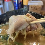 横浜ラーメン とんこつ家  - チャーシュー巻き麺