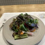 シャントレル - ❹38種類の野菜サラダ、サワラ、イカ。