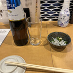 喜くばり - ノンアルコールビール５２８円、お通し４０７円。個人的にはドライゼロを好みます。