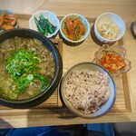 HARU Korean Restaurant - どれも爆盛りじゃなく本当にちょうどいい量なので助かる。とはいえコースなのでトータルの量はしっかりあるんですが、各品ちまちま適量を色々食べられるのが本当にうれしい