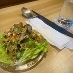HARU Korean Restaurant - 美女(ミニョ)サラダ。これからお野菜たくさん来るのですが、なんとミニサラダも付きます。ありがたい