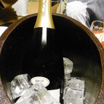 新井旅館 - クーラーはスパークリング、日本酒別に用意してくれます