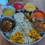 SpiceMaMa - 日曜限定ノンベジ2種＋ベジ5種（全部のせ）1800円