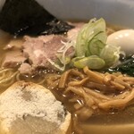 RAMEN CiQUE - 塩ラーメン_白味玉（アップ２）