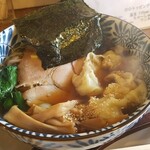 Ramen Hiyori - わんたん麺のアップ、少しイメージが異なる
