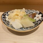 鮨 華 - ガリ・奈良漬け・べったら漬け・ザーサイ
