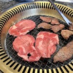 グルメリア但馬 - お任せの、タンと赤身肉
