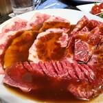 グルメリア但馬 - 左上が牛テール　真ん中が骨で周りに肉が！味わい深く旨い！