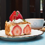 ペチカスケマサコーヒー - あまおうミルフィーユ（900円） フラットホワイト（600円）