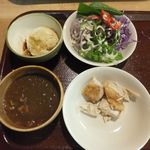 くるるの杜 農村レストラン - 【2013年12月】右上から時計回りに、サラダ→道産丸鶏焼き→カレー→豆腐。