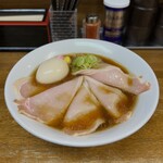 らーめん 四季福 - 料理写真:鶏清湯醤油チャーシューめん¥900、味玉¥100