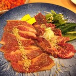 焼肉 もつ鍋 うしじま - カルビ・ハラミ