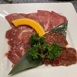 銀乃しゃり  - 『麺飯セレクト』の肉3種（タン塩・味噌タン・ハラミ）