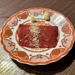 肉の頂 - 新鮮レバ焼き