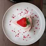 and C - 苺のレアチーズケーキ（800円） 