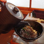 古民家カフェ 茶ぁーやー - 出汁を注いで・・・