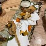 和食と日本酒 田 - 魚串： 上から、鰆の西京漬、スミイカ鳴門巻、穴子煮