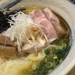 Ramen Suzurun - 料理写真:淡麗海老と地鶏の潮らぁ麺（UP）