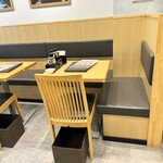 Torokeru hambagu fukuyoshi - テーブル席