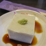 まずは「そば豆腐が提供されました。