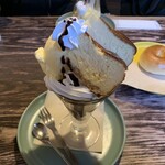 またくる珈琲 - 料理写真:またくるパフェ1150円