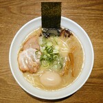 Chuuka Soba Umeya - 貝の旨みの 塩らーめん＋味付玉子