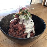 アンジェロ - ローストビーフ丼　大　(1530円)