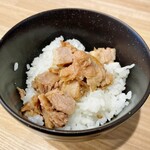 拉麺 うずまき - ライス（サービスのチャーシュー付き）