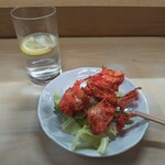 天満酒蔵 - 焼酎（麦、お湯割り）［270円］、紅しょうがのとり天［300円］