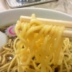 赤坂味一 - 中華そば(500円)の麺リフト