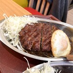 ゴーゴーカレー - ハワイアンロコモコ風カレー（小盛）