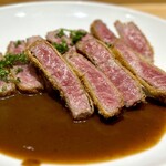 洋食 おがた - パセリを散らすことで色彩が一層豊かに