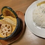 カレー オハナ - チキンと野菜の石焼レッドカレー（ご飯普通）