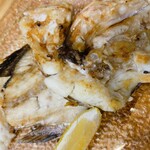 横浜家系ラーメン 中野家 - 本日の魚のかまは、定番．脂乗って食べ応えあり¥550