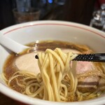 ラーメン屋 トイ・ボックス - シルキーな麺