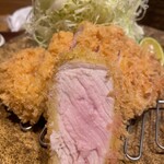 とんかつ けい太 西荻窪駅前店 - 肉と衣の境界線を感じさせない柔らかな口当たり