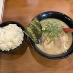 博多ラーメン　本丸亭 - 