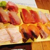 Torisakana - 寿司（カンパチ・まぐろ赤身・ハマチ・サーモン・炙りサーモン）