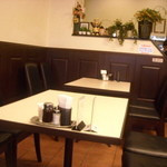 キッチンスズキ - ４人掛けテーブル席