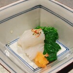 Kappou Isozaki - 墨烏賊と菜の花のお浸し。煎り酒と紅葉おろしでいただきます
