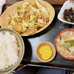 ボリュームの幸華 - 豚肉とキャベツの味噌炒め定食