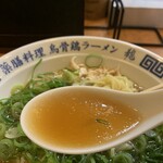 烏骨鶏ラーメン 龍 - 醤油ネギラーメン　スープ