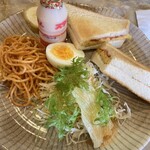 喫茶トラヤ - 料理写真:コーヒー代金プラス20円 の450円