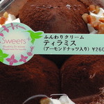ファミリーマート - 料理写真:ふんわりクリームティラミス(260円)