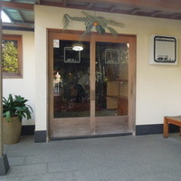 鎌倉山 本店 - 店内への入口