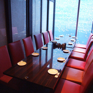 A total of 88 seats, with private rooms available for 2 people and up! A spacious restaurant with constant ventilation